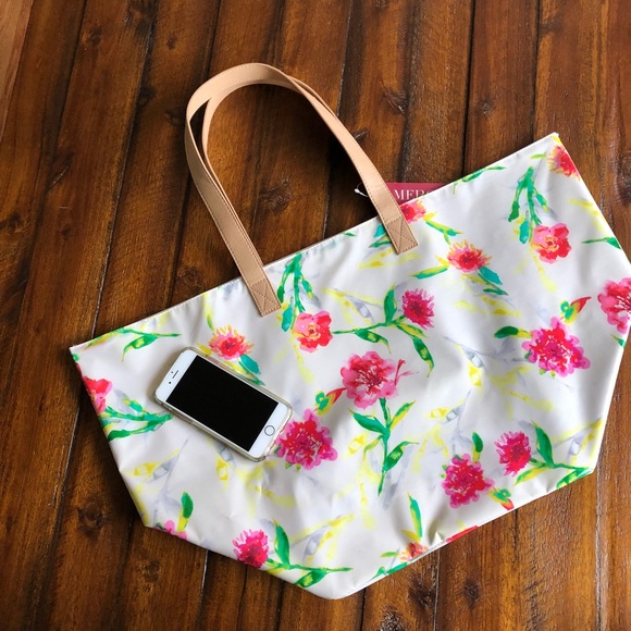 Merona Handbags - 🆕 NWT Laminated Tote Bag- huge amount of storage!